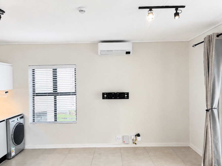 To Let 1 Bedroom Property for Rent in Richwood Western Cape